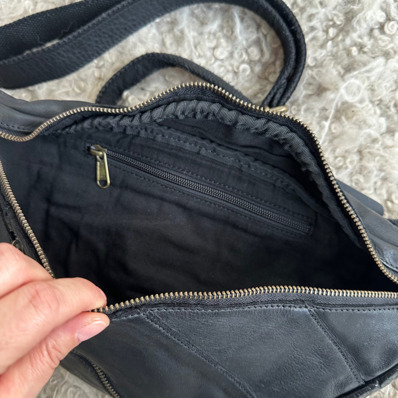 Sort Lavina bumbag  - Stor bumbag fra danske Montana - 272453 - Freja skind