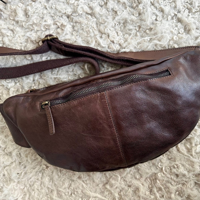 Brun Lavina bumbag  - Stor bumbag fra danske Montana - 272453 - Freja skind