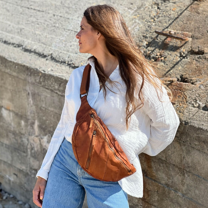 Lavina Urban midjeväska - Cognac buffelläder - Stor midjeväska - Montana