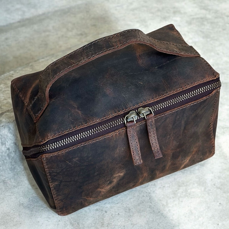 Sydney toilettaske i hunter brun bøffelskind - Freja skind