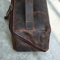 Sydney toilettaske i hunter brun bøffelskind - Freja skind