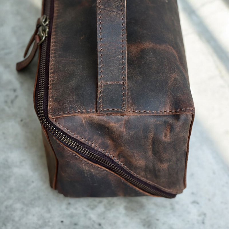 Sydney toilettaske i hunter brun bøffelskind - Freja skind