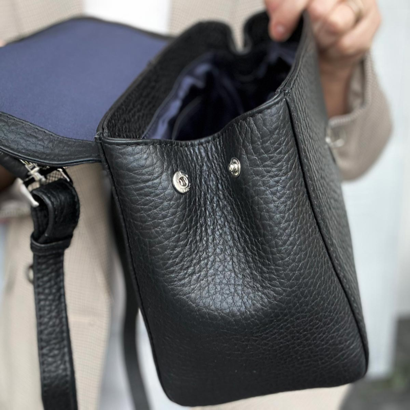 Sort Judi crossbody med hank - kalveskind - Treats 282013