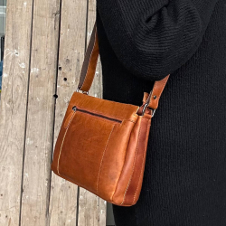 Else skuldertaske i cognac læder - Leather design - Freja skind