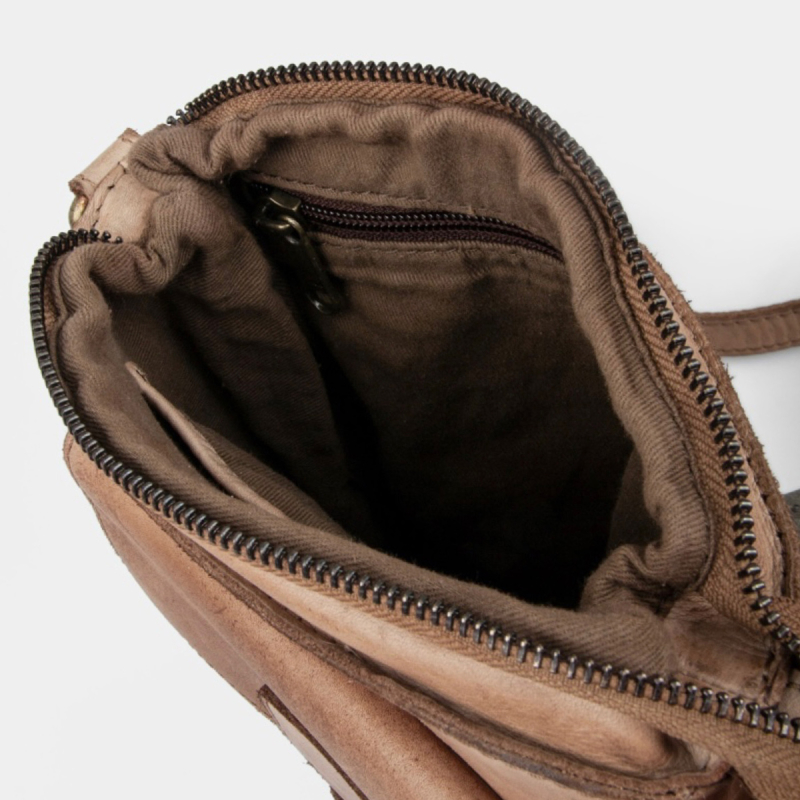Libby crossbody taske i walnut bøffelskind - Montana 272451