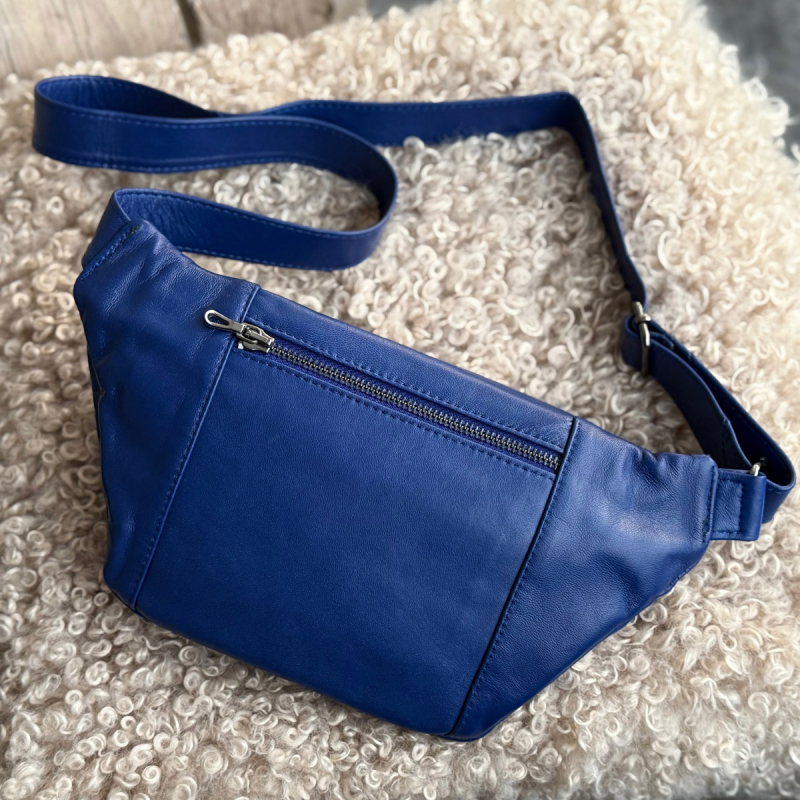 Blå Sarah bumbag i blød lammeskind - Freja skind