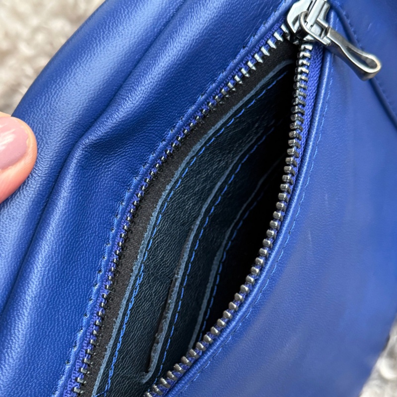 Blå Sarah bumbag i blød lammeskind - Freja skind