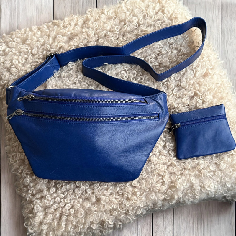 Blå Sarah bumbag i blød lammeskind - Freja skind