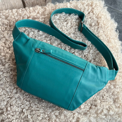Sarah bumbag i blød turkis lammeskind - Freja skind