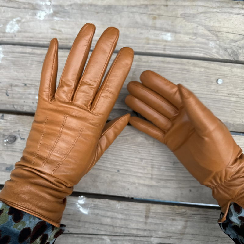 Nancy damhandske i mjukt skinn - Camel skinnhandske med ullfoder
