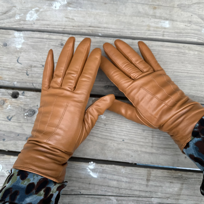 Nancy damhandske i mjukt skinn - Camel skinnhandske med ullfoder