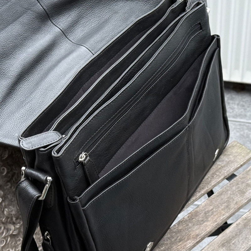 Voyage arbetsväska med klaff - Svart kalvskinn - Unisex - Freja Skind