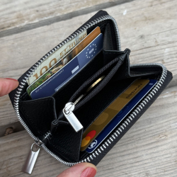 sort Signe skindpung i præget skind - Treats - 180900