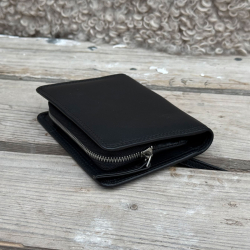 Sort læderpung i blød kalveskind - Montana 160910