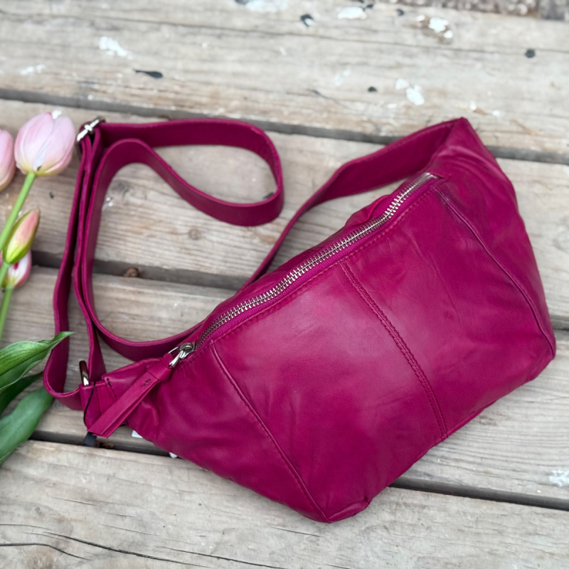 Silja bumbag i magenta farvet blød skind - Freja skind
