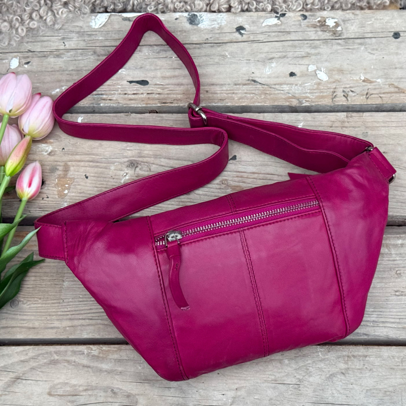 Silja bumbag i magenta farvet blød skind - Freja skind