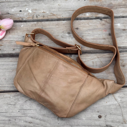 Silja midjeväska - Exklusiv hos Freja skinn - Lattefärg