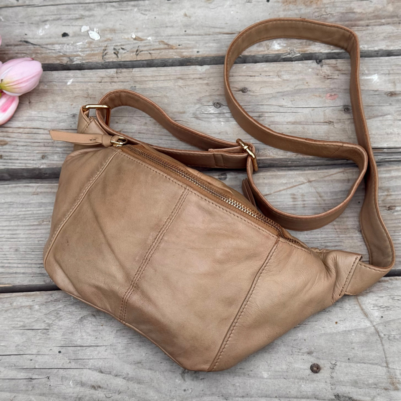 Silja bumbag - Eksklusiv hos Freja skind - Latte farve