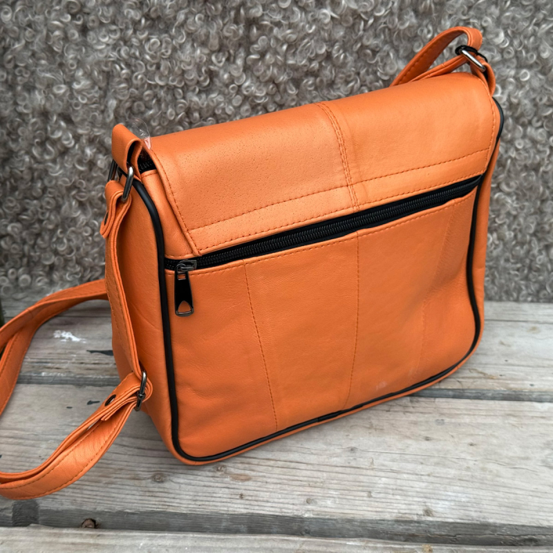 Mandarin farvet skindtaske med klap - Lissy fra Freja skind