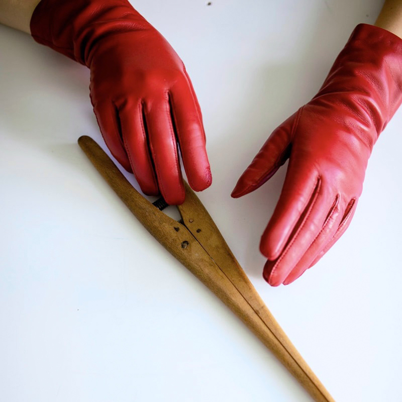 Röd dam skinnhandske - Randers handskar - Mjuk skinn med stickning
