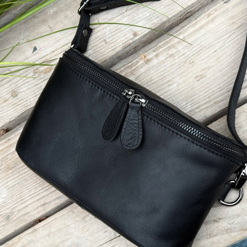 Peru bæltetaske med aft rem - sort bøffelskind - Leather design - Freja skind