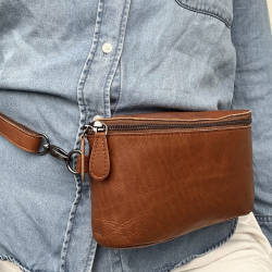 Peru bæltetaske med aft rem - blød cognac bøffellæder - Leather design - Freja skind