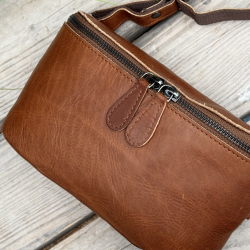 Peru bæltetaske med aft rem - blød cognac bøffellæder - Leather design - Freja skind