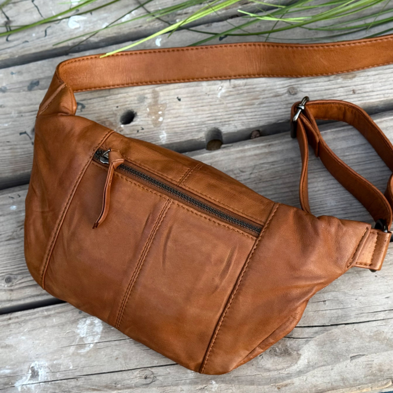 Silja bumbag i lys cognac blød lammeskind - Freja skind