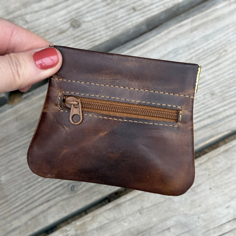 Thomsen klämplånbok med dragkedjefack – patinerat brunt kalvskinn – Leather Design