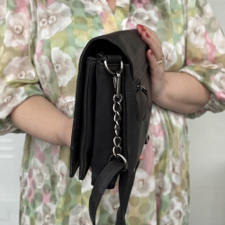Linda dametaske med klap - Sort kalveskind - Leather design - Freja skind