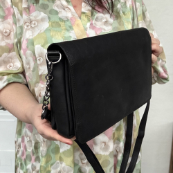 Linda dametaske med klap - Sort kalveskind - Leather design - Freja skind