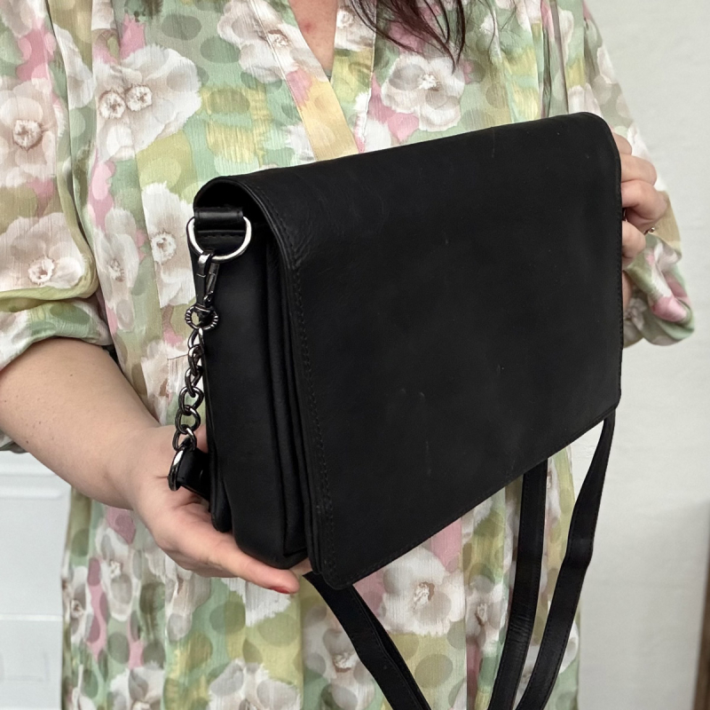 Linda dametaske med klap - Sort kalveskind - Leather design - Freja skind