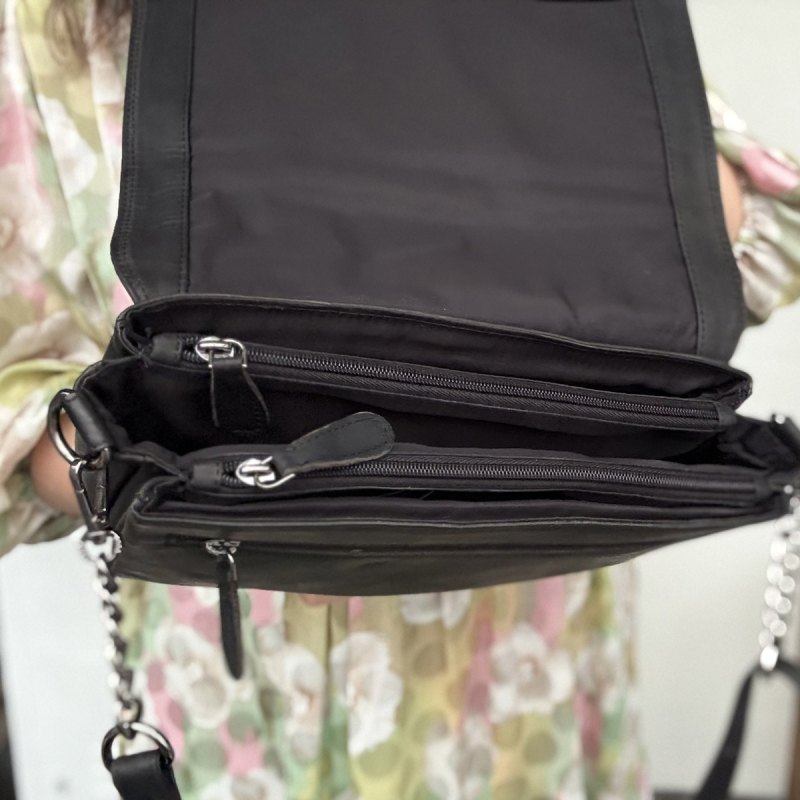 Linda dametaske med klap - Sort kalveskind - Leather design - Freja skind