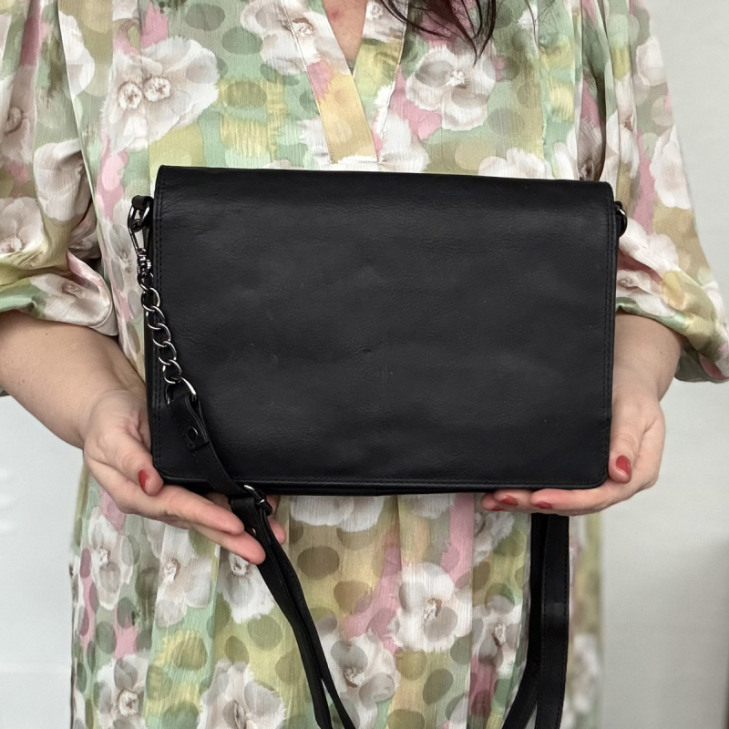 Linda dametaske med klap - Sort kalveskind - Leather design - Freja skind