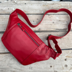 Rød Sanne bumbag i blød lammeskind - Eksklusiv hos Freja skind