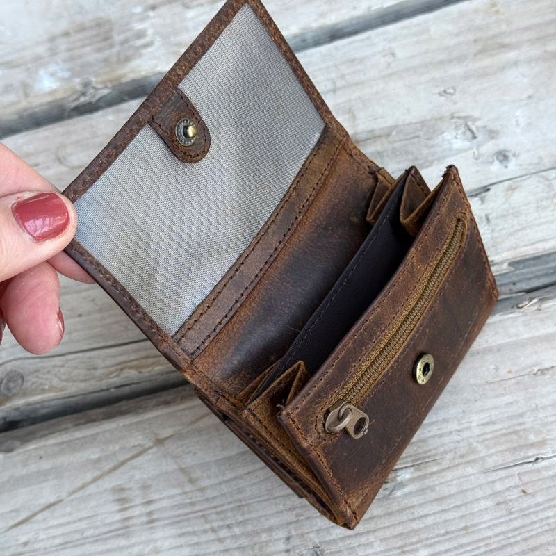 Penny läderplånbok i rustik hunterbrunt läder - Leather design