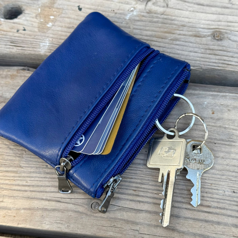 Blå Sanne bumbag i blød lammeskind - Freja skind