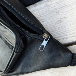 sort bæltetaske i lammeskind - Freja skind