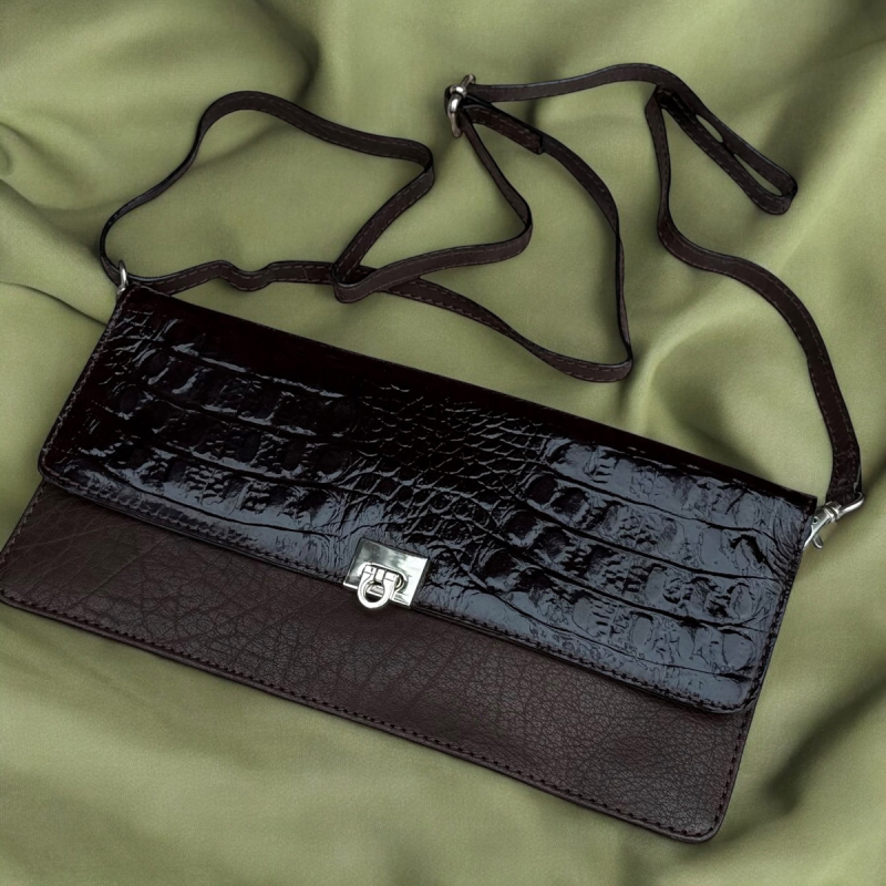 Dynasty selskabstaske i brun crocopræget kalveskind