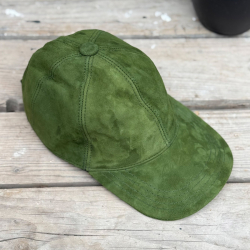 Grøn ruskinds cap - Freja skind