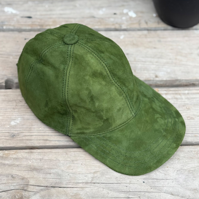 Grøn ruskinds cap - Freja skind