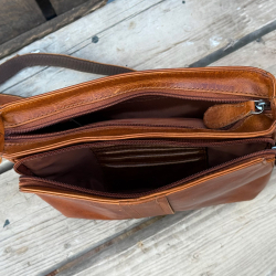 Inez skuldertaske - cognac bøffellæder - Leather design - Freja skind