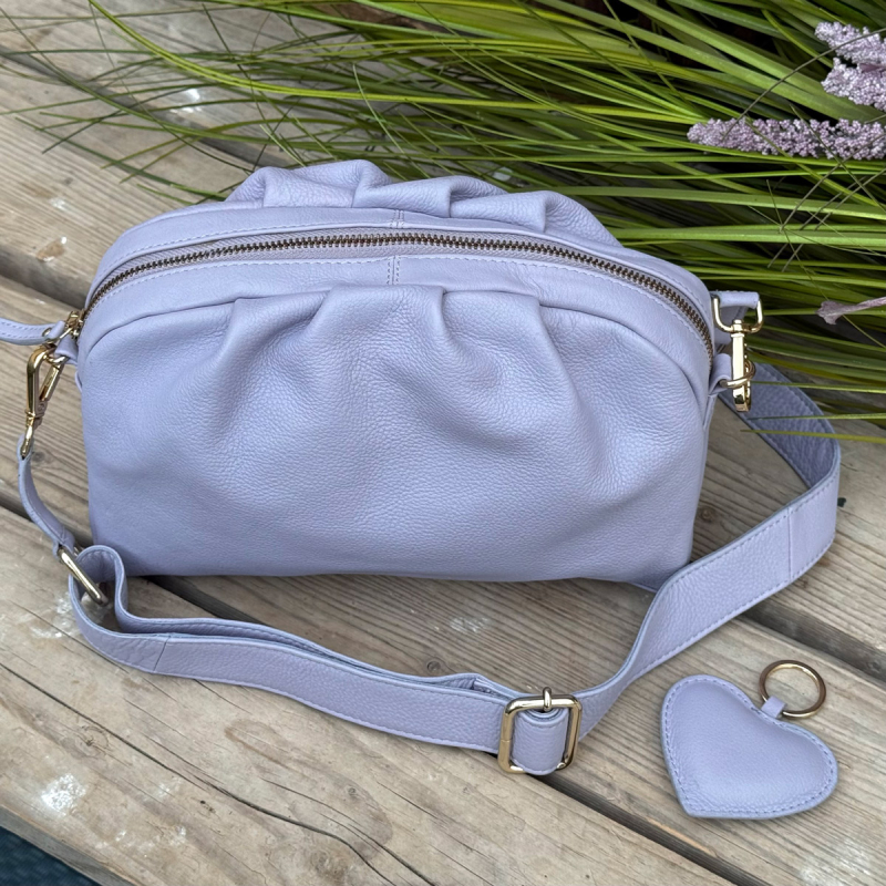 Layla Lay Lay crossbody med hjärta - Mjuk lila skinn - Treats