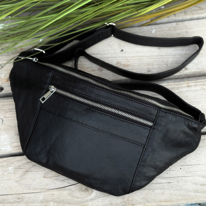 Stor sort Madison bumbag i blød lammeskind - Freja skind