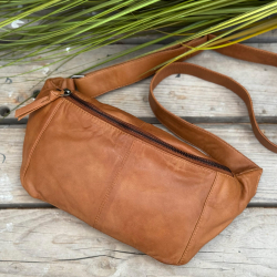 Stor Silja bumbag i lys cognac lammeskind - Freja skind