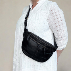 Maiken bumbag i blød sort lammeskind - God stor bumbag med plads til det meste - Eksklusiv hos Freja skind