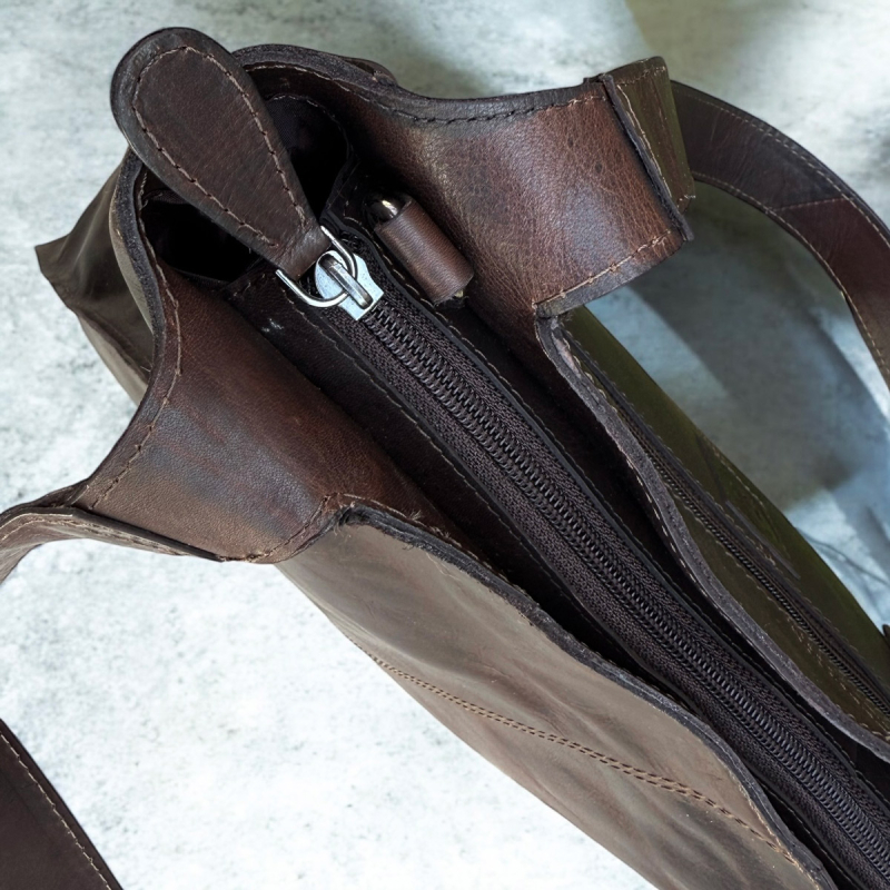 Elly shopper med avtagbar rem - Mörkbrunt läder - Leather Design