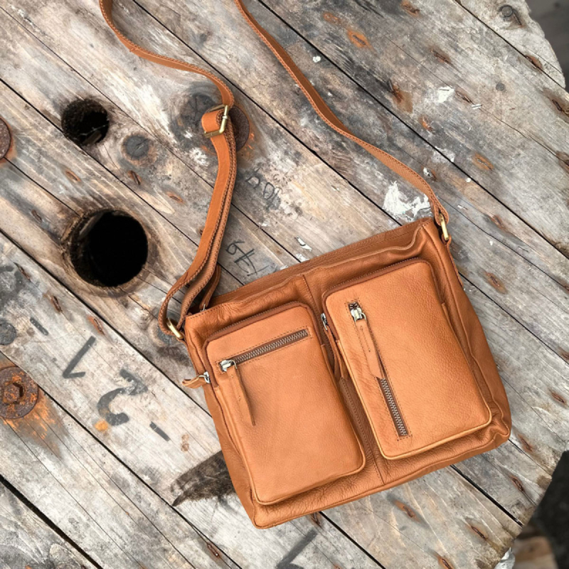 Berta crossbody taske i cognac skind - Treats - Freja skind