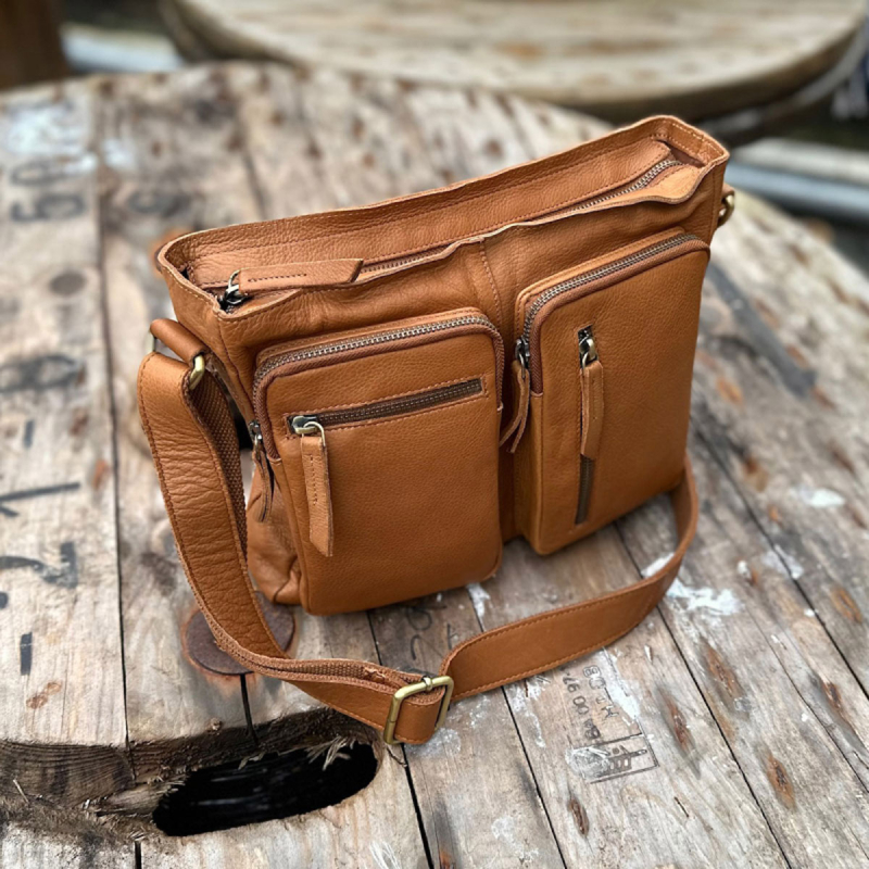 Berta crossbody taske i cognac skind - Treats - Freja skind