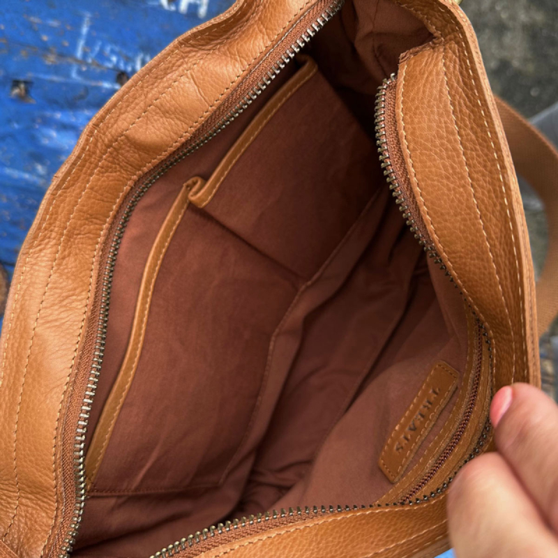 Berta crossbody taske i cognac skind - Treats - Freja skind